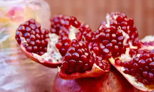 Eat One Pomegranate Daily:  ప్రతిరోజూ ఒక దానిమ్మపండు తింటే.. ఈ 8 అద్భుత మార్పులు మీ సొంతం..