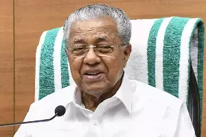 Kerala Assembly Elections:  కేరళ అసెంబ్లీ ఎన్నికలు: ముఖ్యమంత్రి పినరయి విజయన్‌ ధర్మదం నుంచి నామినేషన్‌