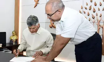 CM N. Chandrababu Naidu:  సీఎంఆర్‌ఎఫ్‌ నిధుల విడుదల దస్త్రంపై ఉగాది రోజు చంద్రబాబు తొలి సంతకం
