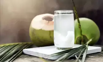 Drinking Too Much Coconut Water: కొబ్బరి నీళ్లు అతిగా తాగుతున్నారా? అయితే జాగ్రత్త.. అమృతం లాంటి నీరు కూడా విషంగా మారే ప్రమాదం..