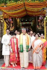 Chief Minister Nara Chandrababu Naidu: మనవడు దేవాన్ష్ పుట్టినరోజు సందర్భంగా తిరుమల శ్రీవారి సేవలో సీఎం చంద్రబాబు కుటుంబం Chief Minister Nara Chandrababu Naidu: మనవడు దేవాన్ష్ పుట్టినరోజు సందర్భంగా తిరుమల శ్రీవారి సేవలో సీఎం చంద్రబాబు కుటుంబం