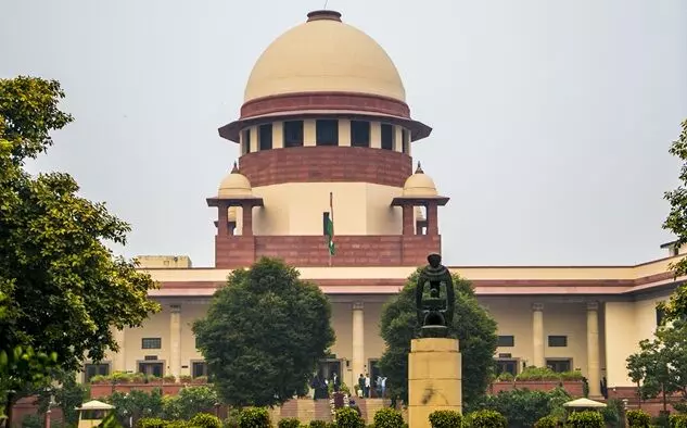 Supreme Court of India: వివాహమాడింది సేవకురాలిని కాదు.. కుటుంబ బాధ్యతలు ఇద్దరూ పంచుకోవాలి – సుప్రీంకోర్టు కీలక వ్యాఖ్యలు Supreme Court of India: వివాహమాడింది సేవకురాలిని కాదు.. కుటుంబ బాధ్యతలు ఇద్దరూ పంచుకోవాలి – సుప్రీంకోర్టు కీలక వ్యాఖ్యలు