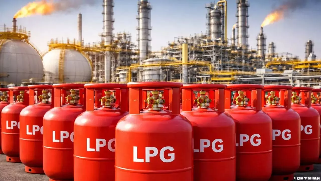 LPG Crisis : గ్యాస్ టెన్షన్ వద్దు.. ఎల్పీజీ ఉత్పత్తి 40% పెంపు.. కేంద్రం అదిరిపోయే గుడ్ న్యూస్ LPG Crisis : గ్యాస్ టెన్షన్ వద్దు.. ఎల్పీజీ ఉత్పత్తి 40% పెంపు.. కేంద్రం అదిరిపోయే గుడ్ న్యూస్