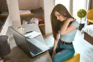 Sitting for Long Hours: గంటల తరబడి కూర్చుని పని చేస్తున్నారా? వెన్నునొప్పి నుండి గుండె జబ్బుల వరకు.. పొంచి ఉన్న ముప్పులివే.. Sitting for Long Hours: గంటల తరబడి కూర్చుని పని చేస్తున్నారా? వెన్నునొప్పి నుండి గుండె జబ్బుల వరకు.. పొంచి ఉన్న ముప్పులివే..