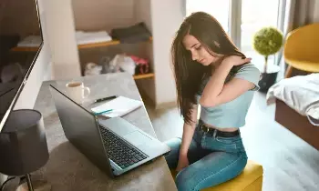 Sitting for Long Hours: గంటల తరబడి కూర్చుని పని చేస్తున్నారా? వెన్నునొప్పి నుండి గుండె జబ్బుల వరకు.. పొంచి ఉన్న ముప్పులివే..