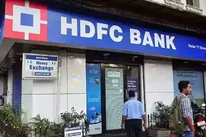 HDFC Bank : హెచ్డీఎఫ్సీ బ్యాంక్ సంచలన నిర్ణయం.. ముగ్గురు ఉన్నతాధికారుల పై వేటు HDFC Bank : హెచ్డీఎఫ్సీ బ్యాంక్ సంచలన నిర్ణయం.. ముగ్గురు ఉన్నతాధికారుల పై వేటు