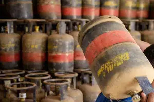 LPG : మార్చి 23 నుంచి అమల్లోకి కొత్త రూల్స్.. హోటళ్లు, రెస్టారెంట్లకు గ్యాస్ కష్టాల నుంచి విముక్తి LPG : మార్చి 23 నుంచి అమల్లోకి కొత్త రూల్స్.. హోటళ్లు, రెస్టారెంట్లకు గ్యాస్ కష్టాల నుంచి విముక్తి