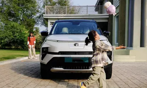 EV Discounts : ఎలక్ట్రిక్ కార్లపై అదిరిపోయే ఆఫర్లు.. మార్చి నెలలో లక్షల రూపాయల డిస్కౌంట్ EV Discounts : ఎలక్ట్రిక్ కార్లపై అదిరిపోయే ఆఫర్లు.. మార్చి నెలలో లక్షల రూపాయల డిస్కౌంట్