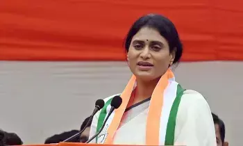 Y. S. Sharmila Slams YSR Congress Party: విజయమ్మ స్పష్టత ఇచ్చినా వైకాపా నాయకులు మొరుగుతూనే ఉన్నారు: షర్మిల