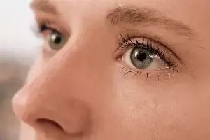 Red Eyes and Watering in Summer: వేసవిలో కళ్లు ఎర్రబడుతున్నాయా? నీరు కారుతోందా? అయితే కావచ్చు..