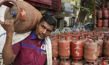 LPG :  గ్యాస్ సిలిండర్లలో కోత.. ఇకపై 14.2 కిలోలకు బదులు 10 కిలోలేనా? ప్రభుత్వ సంస్థల సరికొత్త ప్లాన్