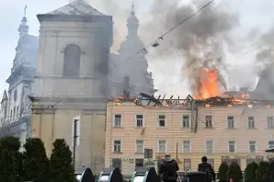 Russia: ఉక్రెయిన్పై రష్యా భారీ డ్రోన్ దాడి: 24 గంటల్లో వెయ్యి డ్రోన్లతో అతిపెద్ద వైమానిక దాడి Russia: ఉక్రెయిన్పై రష్యా భారీ డ్రోన్ దాడి: 24 గంటల్లో వెయ్యి డ్రోన్లతో అతిపెద్ద వైమానిక దాడి