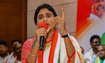 Y. S. Sharmila: ఉక్కు కర్మాగారంపై షర్మిల ఆగ్రహం – ప్రభుత్వాల వైఖరిపై ప్రశ్నలు