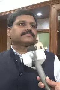 Stephen Raveendra: తెలంగాణలో ఇంధనాల కొరత లేదు.. ప్రజలు వదంతులకు లోనవద్దు: స్టీఫెన్ రవీంద్ర Stephen Raveendra: తెలంగాణలో ఇంధనాల కొరత లేదు.. ప్రజలు వదంతులకు లోనవద్దు: స్టీఫెన్ రవీంద్ర