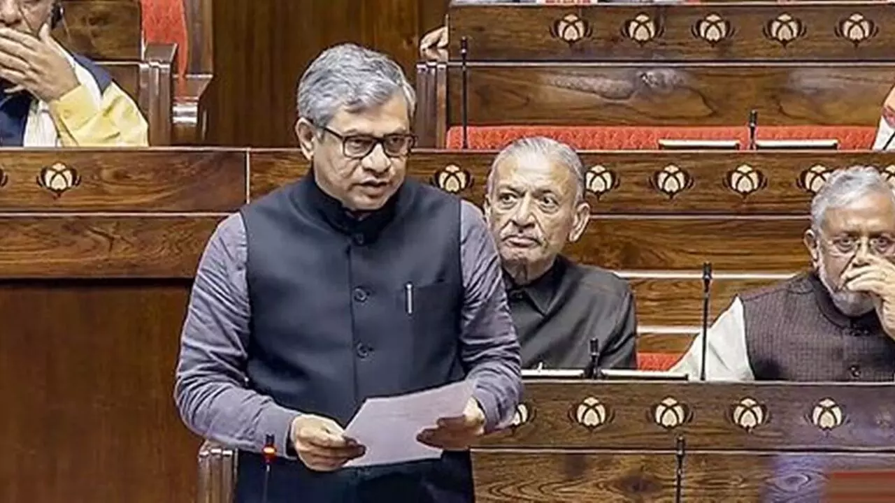 Union Railway Minister Ashwini Vaishnav: రైలు టికెట్ల బుకింగ్ సులభతరం: ఐఆర్సీటీసీలో 3 కోట్ల నకిలీ ఖాతాలు తొలగింపు Union Railway Minister Ashwini Vaishnav: రైలు టికెట్ల బుకింగ్ సులభతరం: ఐఆర్సీటీసీలో 3 కోట్ల నకిలీ ఖాతాలు తొలగింపు