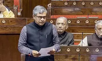 Union Railway Minister Ashwini Vaishnav: రైలు టికెట్ల బుకింగ్ సులభతరం: ఐఆర్సీటీసీలో 3 కోట్ల నకిలీ ఖాతాలు తొలగింపు Union Railway Minister Ashwini Vaishnav: రైలు టికెట్ల బుకింగ్ సులభతరం: ఐఆర్సీటీసీలో 3 కోట్ల నకిలీ ఖాతాలు తొలగింపు