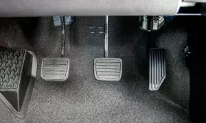 Car Care :  కారు క్లచ్ ప్లేట్లు త్వరగా అరిగిపోతున్నాయా? ఈ సెట్టింగ్స్ మారిస్తే మీ క్లచ్ లైఫ్ డబుల్