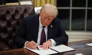 Donald Trump: చరిత్ర సృష్టించనున్న ట్రంప్... అమెరికా డాలర్ నోట్లపై అధ్యక్షుడి సంతకం!