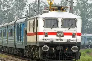 Indian Railways : చీమ చిటుక్కుమన్నా తెలిసేలా రైల్వే ట్రాకులు.. గంటకు 180 కి.మీ వేగంతో దూసుకెళ్లనున్న రైళ్లు Indian Railways : చీమ చిటుక్కుమన్నా తెలిసేలా రైల్వే ట్రాకులు.. గంటకు 180 కి.మీ వేగంతో దూసుకెళ్లనున్న రైళ్లు