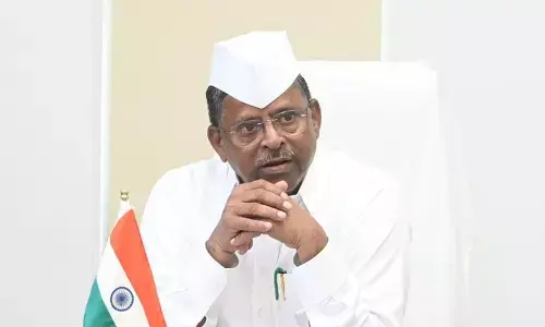 Minister Narahari Jirwal: మహారాష్ట్ర మంత్రి అధికారిక నివాసంలో ట్రాన్స్జెండర్తో రాసలీలలు.. వీడియో వైరల్! Minister Narahari Jirwal: మహారాష్ట్ర మంత్రి అధికారిక నివాసంలో ట్రాన్స్జెండర్తో రాసలీలలు.. వీడియో వైరల్!