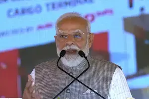 PM Modi at Jewar: చెరకు గడలతో పెట్రోల్ కష్టాలకు చెక్.. పీఎం మోదీ మాస్టర్ ప్లాన్ అదిరిపోయిందిగా