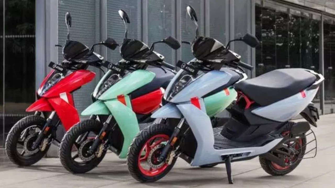 PM E-DRIVE : పెట్రోల్ బంకులకు తాళం పడాల్సిందే.. కేంద్రం ఇచ్చిన ఆఫర్ చూస్తే షాక్ అవ్వాల్సిందే PM E-DRIVE : పెట్రోల్ బంకులకు తాళం పడాల్సిందే.. కేంద్రం ఇచ్చిన ఆఫర్ చూస్తే షాక్ అవ్వాల్సిందే