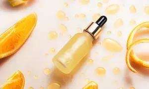 Using Vitamin C Serum: విటమిన్ సి సీరమ్ వాడుతున్నారా? ఈ తప్పులు చేస్తే చర్మం మెరవడం పక్కన పెడితే పాడయ్యే ప్రమాదం ఉంది..