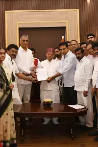 Bharat Rashtra Samithi: మంత్రి పొంగులేటిని వెంటనే బర్తరఫ్ చేయాలి: గవర్నర్కు భారాస వినతి Bharat Rashtra Samithi: మంత్రి పొంగులేటిని వెంటనే బర్తరఫ్ చేయాలి: గవర్నర్కు భారాస వినతి