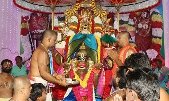 Lord Rama: హనుమంత వాహనంపై శ్రీ సీతారామలక్ష్మణుల విహారం