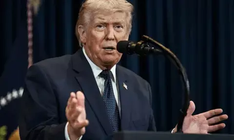 Donald Trump: అమెరికా అధ్యక్షుడు డొనాల్డ్ ట్రంప్ జన్మతః పౌరసత్వం (బర్త్రైట్ సిటిజన్షిప్)పై మరోసారి తీవ్ర వ్యాఖ్యలు Donald Trump: అమెరికా అధ్యక్షుడు డొనాల్డ్ ట్రంప్ జన్మతః పౌరసత్వం (బర్త్రైట్ సిటిజన్షిప్)పై మరోసారి తీవ్ర వ్యాఖ్యలు