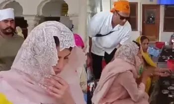 Priyanka Chopra: స్వర్ణ దేవాలయంలో ప్రియాంక చోప్రా సేవ.. గిన్నెలు కడుగుతూ భక్తి పారవశ్యం.. Priyanka Chopra: స్వర్ణ దేవాలయంలో ప్రియాంక చోప్రా సేవ.. గిన్నెలు కడుగుతూ భక్తి పారవశ్యం..