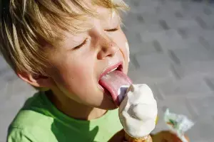 Feeding These Foods to Kids in Summer: ఎండల్లో మీ పిల్లలకు ఇవి తినిపిస్తున్నారా? ఇవి తీసుకోవాల్సిన జాగ్రత్తలు ఇవే.