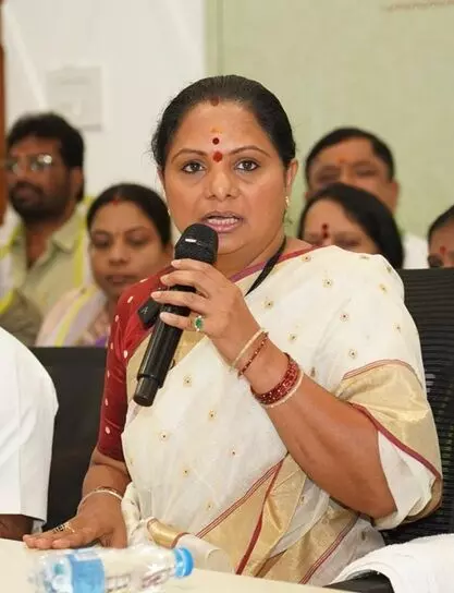 K. Kavitha: పాఠశాల ఫీజుల దోపిడీని అరికట్టాలి..ఫీజుల నియంత్రణ చట్టం తీసుకురావాలి: కల్వకుంట్ల కవిత K. Kavitha: పాఠశాల ఫీజుల దోపిడీని అరికట్టాలి..ఫీజుల నియంత్రణ చట్టం తీసుకురావాలి: కల్వకుంట్ల కవిత