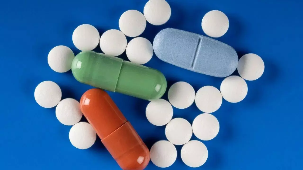 Trump Tariff : అమెరికాలో ట్రంప్ టారిఫ్ బాంబు.. మందులపై 100 శాతం పన్ను.. భారత్‌కు ఊరట