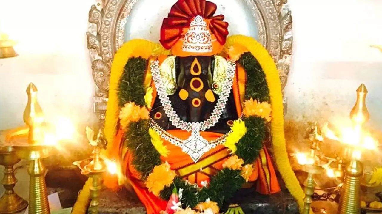 Tomorrow is Sankatahara Chaturthi: రేపే సంకటహర చతుర్థి: మీ కష్టాలు తొలగి, ఆర్థికాభివృద్ధి కలగాలంటే ఈ పనులు తప్పక చేయండి Tomorrow is Sankatahara Chaturthi: రేపే సంకటహర చతుర్థి: మీ కష్టాలు తొలగి, ఆర్థికాభివృద్ధి కలగాలంటే ఈ పనులు తప్పక చేయండి