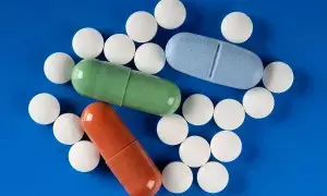 Trump Tariff : అమెరికాలో ట్రంప్ టారిఫ్ బాంబు.. మందులపై 100 శాతం పన్ను.. భారత్కు ఊరట Trump Tariff : అమెరికాలో ట్రంప్ టారిఫ్ బాంబు.. మందులపై 100 శాతం పన్ను.. భారత్కు ఊరట