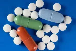 Trump Tariff : అమెరికాలో ట్రంప్ టారిఫ్ బాంబు.. మందులపై 100 శాతం పన్ను.. భారత్కు ఊరట Trump Tariff : అమెరికాలో ట్రంప్ టారిఫ్ బాంబు.. మందులపై 100 శాతం పన్ను.. భారత్కు ఊరట