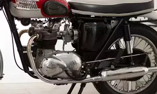 Triumph 350 : బుల్లెట్ అడ్డాపై ట్రయంఫ్ దండయాత్ర.. రాయల్ ఎన్ఫీల్డ్కు చెక్ పెట్టేలా కొత్త 350cc బైక్ Triumph 350 : బుల్లెట్ అడ్డాపై ట్రయంఫ్ దండయాత్ర.. రాయల్ ఎన్ఫీల్డ్కు చెక్ పెట్టేలా కొత్త 350cc బైక్