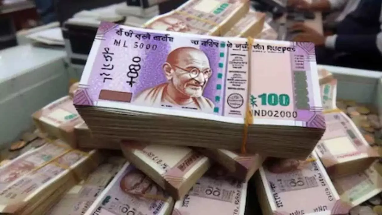 India Wealth Inequality : 1,688 మంది దగ్గరే రూ. 166 లక్షల కోట్లు.. సామాన్యుడి బతుకు బేజారు India Wealth Inequality : 1,688 మంది దగ్గరే రూ. 166 లక్షల కోట్లు.. సామాన్యుడి బతుకు బేజారు