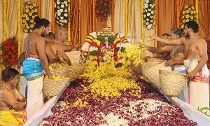 Lord Kodandarama Adorned in Pushpavanam: పుష్పవనంలో కోదండరాముడు: కనులపండువగా పుష్పయాగ మహోత్సవం! Lord Kodandarama Adorned in Pushpavanam: పుష్పవనంలో కోదండరాముడు: కనులపండువగా పుష్పయాగ మహోత్సవం!