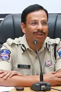 Police Commissioner VC Sajjanar: ఐపీఎల్ బెట్టింగ్ బీభత్సం: టాస్-విన్నర్ ప్రిడిక్షన్ల పేరుతో అమాయకుల్ని ఊబిలోకి లాక్కుతున్నారు.. సజ్జనార్ హెచ్చరిక! Police Commissioner VC Sajjanar: ఐపీఎల్ బెట్టింగ్ బీభత్సం: టాస్-విన్నర్ ప్రిడిక్షన్ల పేరుతో అమాయకుల్ని ఊబిలోకి లాక్కుతున్నారు.. సజ్జనార్ హెచ్చరిక!