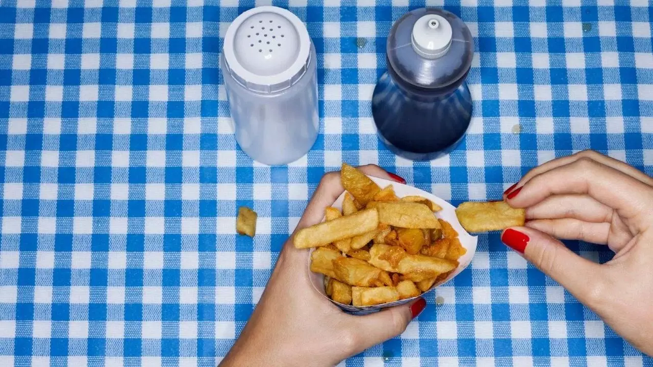 Salty Foods Increase Diabetes Risk: ఉప్పు పదార్థాలతో షుగర్ ముప్పు.. అసలు నిజం ఏమిటి? Salty Foods Increase Diabetes Risk: ఉప్పు పదార్థాలతో షుగర్ ముప్పు.. అసలు నిజం ఏమిటి?