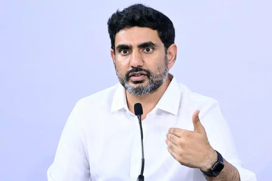 Nara Lokesh: బస్సు ప్రయాణికుల భద్రతకు చొరవ.. ఆర్టీఏ అధికారిని అభినందించిన మంత్రి లోకేశ్ Nara Lokesh: బస్సు ప్రయాణికుల భద్రతకు చొరవ.. ఆర్టీఏ అధికారిని అభినందించిన మంత్రి లోకేశ్
