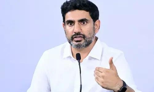 Nara Lokesh: బస్సు ప్రయాణికుల భద్రతకు చొరవ.. ఆర్టీఏ అధికారిని అభినందించిన మంత్రి లోకేశ్ Nara Lokesh: బస్సు ప్రయాణికుల భద్రతకు చొరవ.. ఆర్టీఏ అధికారిని అభినందించిన మంత్రి లోకేశ్