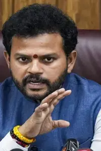Kinjarapu Ram Mohan Naidu: ఆదిలాబాద్లో అతి పెద్ద ఎయిర్పోర్టు నిర్మాణం: కేంద్ర పౌర విమానయాన మంత్రి రామ్మోహన్ నాయుడు Kinjarapu Ram Mohan Naidu: ఆదిలాబాద్లో అతి పెద్ద ఎయిర్పోర్టు నిర్మాణం: కేంద్ర పౌర విమానయాన మంత్రి రామ్మోహన్ నాయుడు