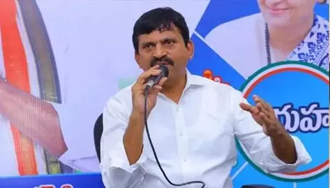 Ponguleti Srinivasa Reddy: నాదర్గుల్ భూముల్లో వాటా రాకపోవడంతోనే హరీశ్రావు దుష్ప్రచారం: పొంగులేటి ఎదురుదాడి Ponguleti Srinivasa Reddy: నాదర్గుల్ భూముల్లో వాటా రాకపోవడంతోనే హరీశ్రావు దుష్ప్రచారం: పొంగులేటి ఎదురుదాడి