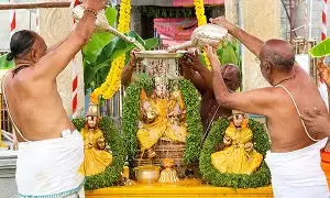 Sri Govindaraja Swamy Temple: తిరుపతి శ్రీ గోవిందరాజస్వామివారి ఆలయంలో బుగ్గోత్సవాలు Sri Govindaraja Swamy Temple: తిరుపతి శ్రీ గోవిందరాజస్వామివారి ఆలయంలో బుగ్గోత్సవాలు