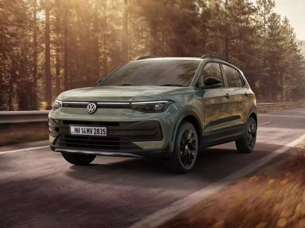 Volkswagen Taigun : కళ్లు చెదిరే లుక్స్.. మైండ్ బ్లోయింగ్ ఫీచర్స్.. రోడ్ల మీద ఫోక్స్వ్యాగన్ టైగూన్ విధ్వంసం షురూ Volkswagen Taigun : కళ్లు చెదిరే లుక్స్.. మైండ్ బ్లోయింగ్ ఫీచర్స్.. రోడ్ల మీద ఫోక్స్వ్యాగన్ టైగూన్ విధ్వంసం షురూ