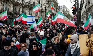 Iran Missiles: ఇరాన్ క్షిపణులు గల్ఫ్ దేశాల వైపు దూసుకెళ్లాయి.. శాంతి ఒప్పందం మధ్యలోనే ఉద్రిక్తతలు మరింత తీవ్రం! Iran Missiles: ఇరాన్ క్షిపణులు గల్ఫ్ దేశాల వైపు దూసుకెళ్లాయి.. శాంతి ఒప్పందం మధ్యలోనే ఉద్రిక్తతలు మరింత తీవ్రం!