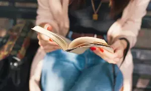 చదవడం వల్ల కలిగే అద్భుత ప్రయోజనాలు ఇవే!